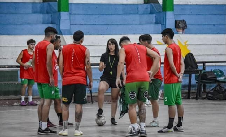 Camila Costa, entrenadora de futsal: “Quiero abrirles las puertas a más mujeres en este deporte”